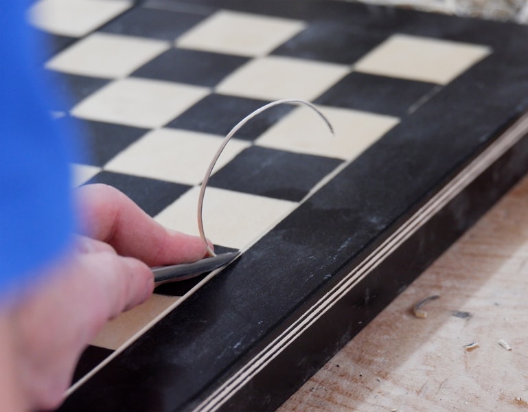 Gravura florală românească: simboluri, semnificații și cum prind viață pe lemn