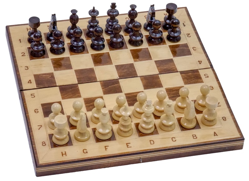 Joc de Șah și Table Marca din România ROmde™ din Lemn Natural de Fag Lucrat Autentic de Mână cu Unelte Tradiționale – Mai Multe Dimensiuni și Culori dintre Care Se Poate Alege - Numerotat, 32x32 cm, Maro cu Alb