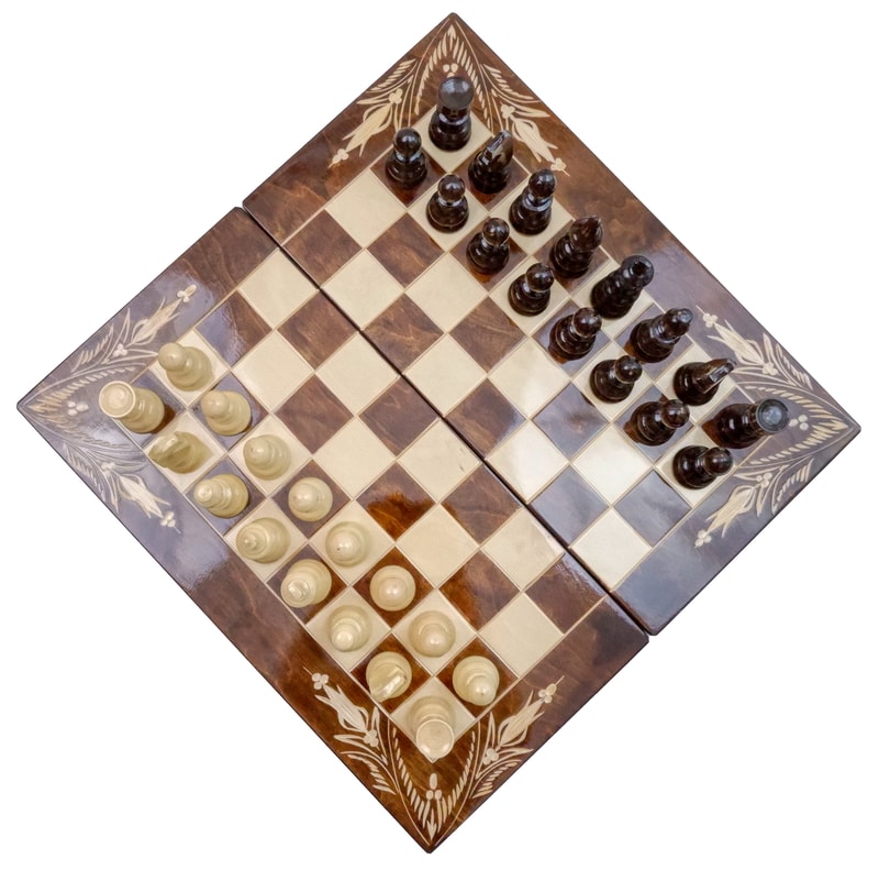 Joc de Șah și Table Marca din România ROmde™ din Lemn Natural de Fag Lucrat Autentic de Mână cu Unelte Tradiționale – Mai Multe Dimensiuni și Culori dintre Care Se Poate Alege - 50x50 cm, Maro cu Alb