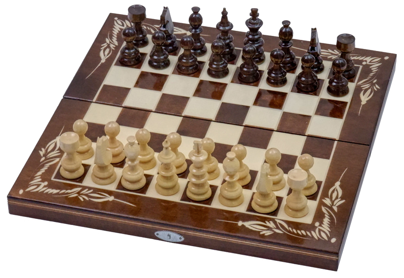 Joc de Șah și Table Marca din România ROmde™ din Lemn Natural de Fag Lucrat Autentic de Mână cu Unelte Tradiționale – Mai Multe Dimensiuni și Culori dintre Care Se Poate Alege - 38x38 cm, Maro cu Alb