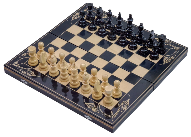 Joc de Șah și Table Marca din România ROmde™ din Lemn Natural de Fag Lucrat Autentic de Mână cu Unelte Tradiționale – Mai Multe Dimensiuni și Culori dintre Care Se Poate Alege - 50x50 cm, Negru cu Alb