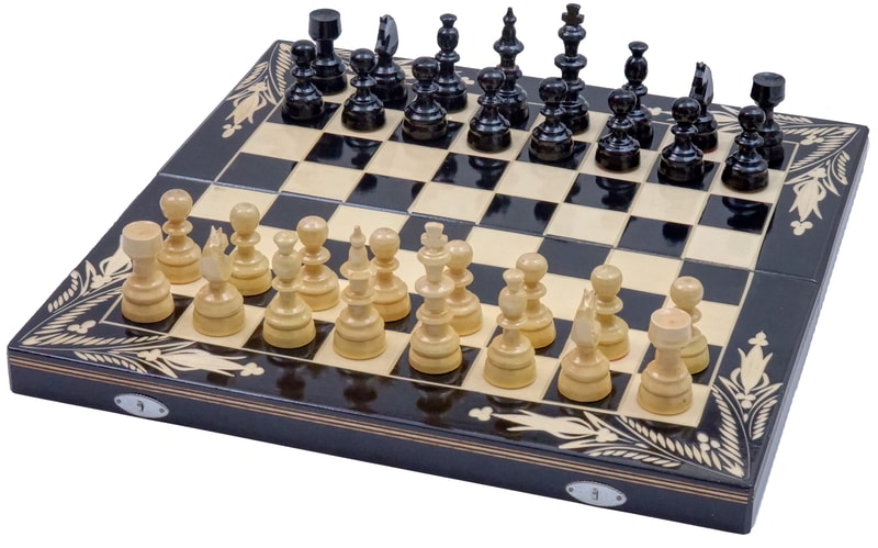 Joc de Șah și Table Marca din România ROmde™ din Lemn Natural de Fag Lucrat Autentic de Mână cu Unelte Tradiționale – Mai Multe Dimensiuni și Culori dintre Care Se Poate Alege - 44x44 cm, Negru cu Alb