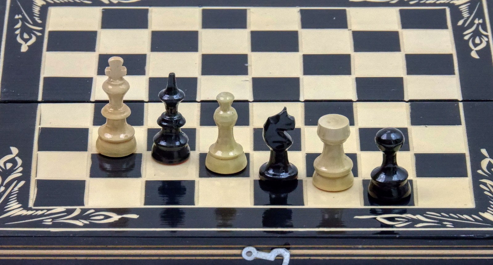 Set Șah și Table din Lemn de Fag Lucrat Manual, 26x26 cm (Negru/Alb) - Image 5