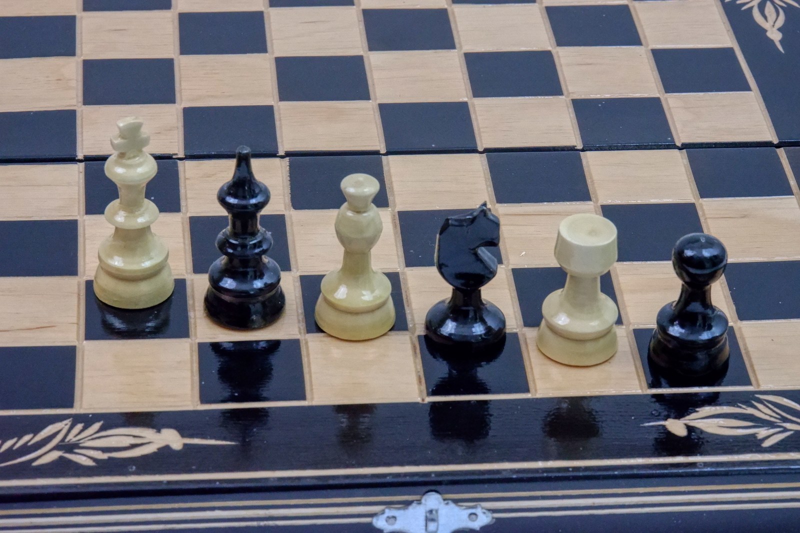 Set Șah și Table din Lemn de Fag Lucrat Manual, 32x32 cm (Negru/Alb) - Image 5