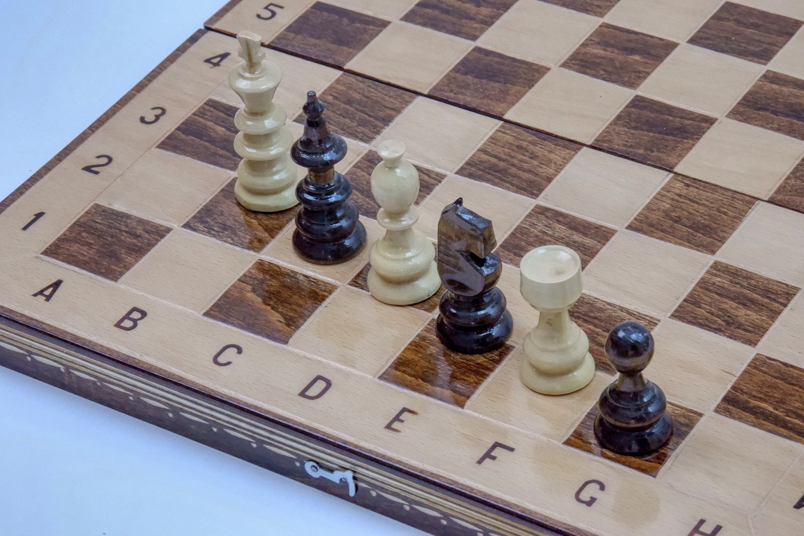 Set Șah și Table din Lemn de Fag, Lucrat Manual, Numerotat, 38x38 cm (Maro/Alb) - Image 4