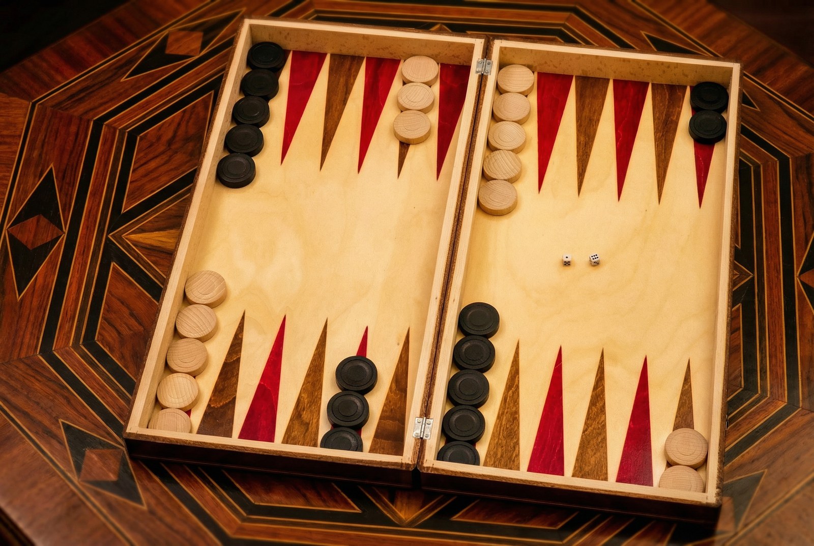 Set Șah și Table din Lemn de Fag Lucrat Manual, 50x50 cm (Maro/Alb) - Image 4