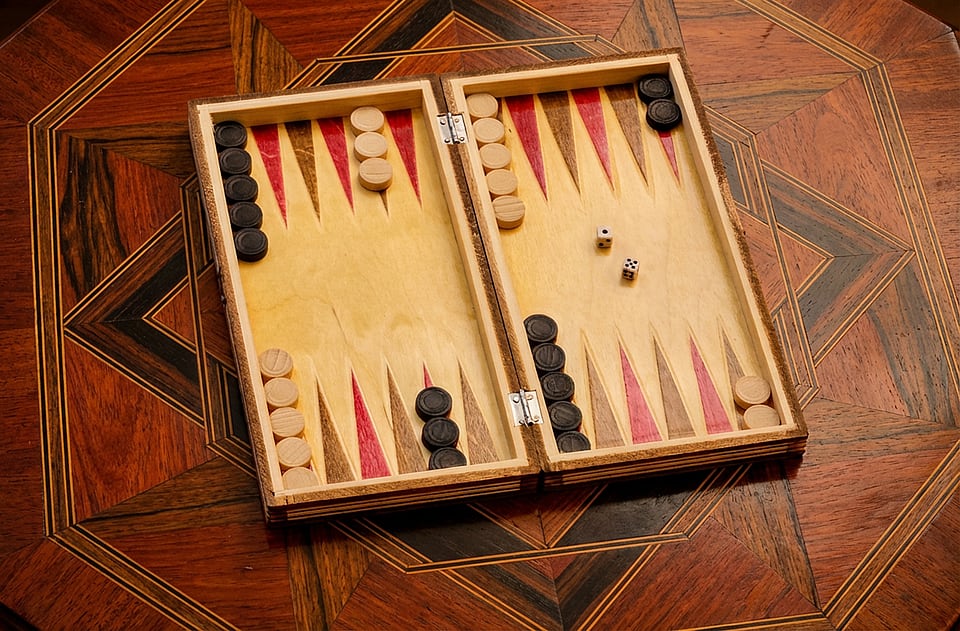 Set Șah și Table din Lemn de Fag Lucrat Manual, 26x26 cm (Maro/Alb)