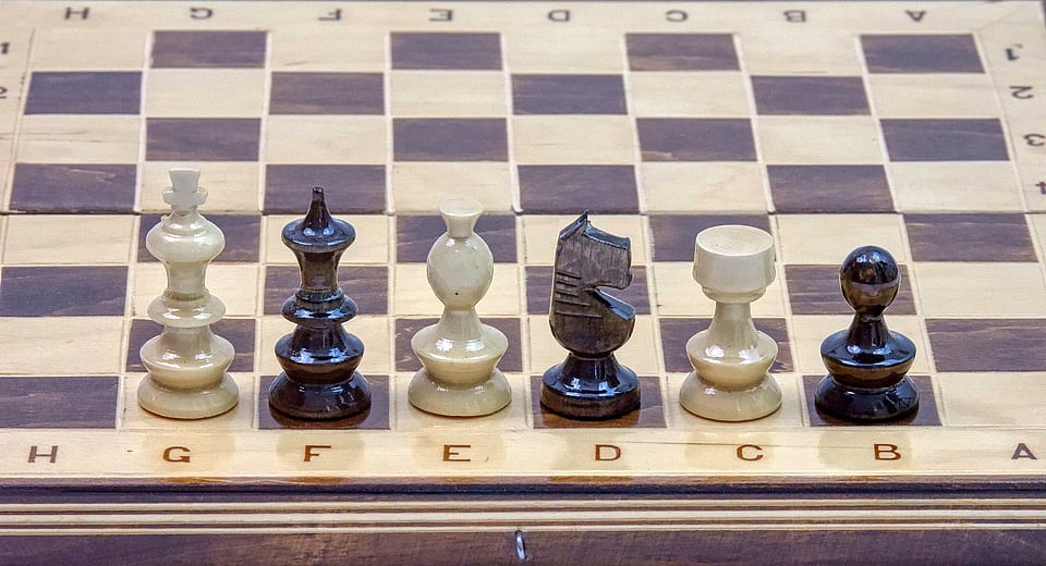 Set Șah și Table din Lemn de Fag, Lucrat Manual, Numerotat, 32x32 cm (Maro/Alb)