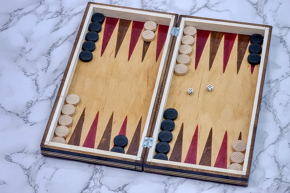 Set Șah și Table din Lemn de Fag Lucrat Manual, 32x32 cm (Negru/Alb)