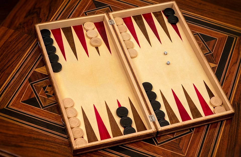 Set Șah și Table din Lemn de Fag Lucrat Manual, 44x44 cm (Maro/Alb)