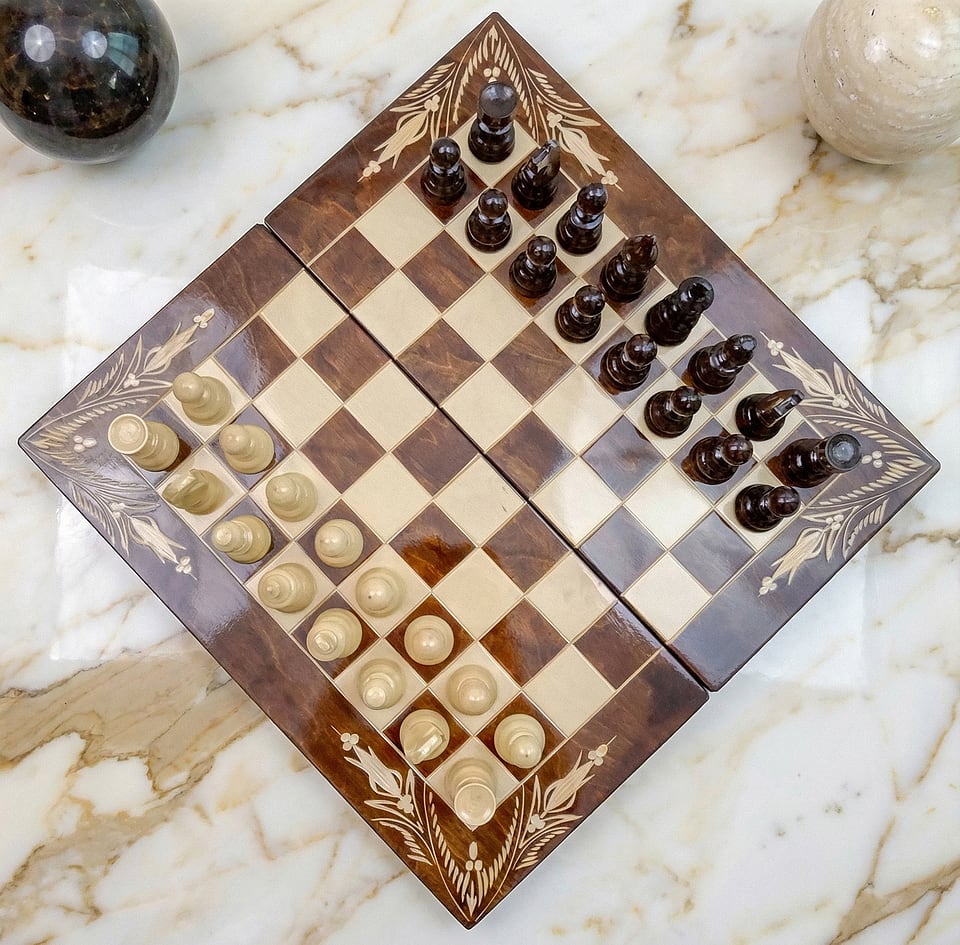 Set Șah și Table din Lemn de Fag Lucrat Manual, 50x50 cm (Maro/Alb)