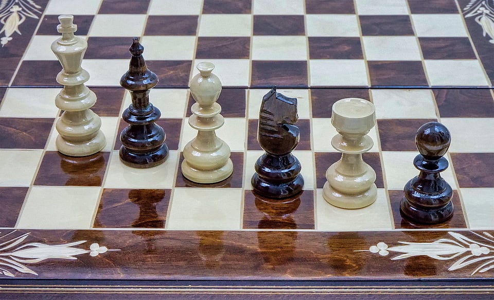 Set Șah și Table din Lemn de Fag Lucrat Manual, 50x50 cm (Maro/Alb)