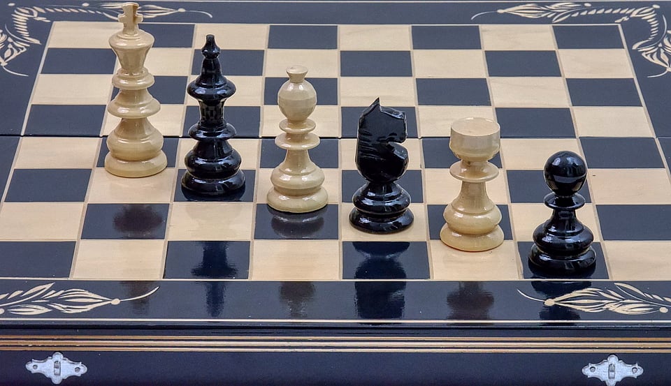 Set Șah și Table din Lemn de Fag Lucrat Manual, 50x50 cm (Negru/Alb)